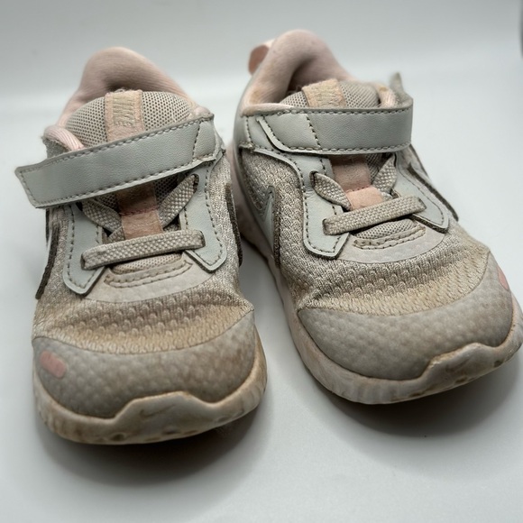Bundle of toddler girl Nike shoes - Picture 8 of 10